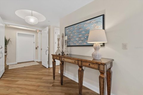 Condo in Sarasota, Florida, 4 bedrooms № 2203415 - photo 3