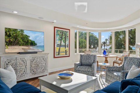 Condo in Sarasota, Florida, 4 bedrooms № 2203415 - photo 13