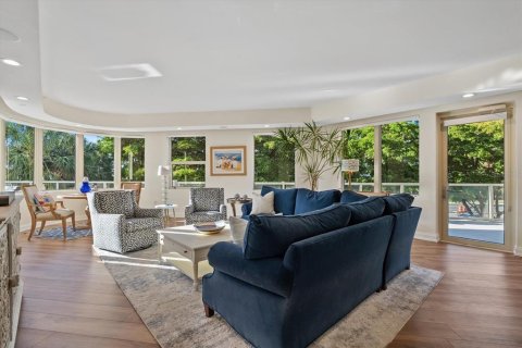 Condo in Sarasota, Florida, 4 bedrooms № 2203415 - photo 12