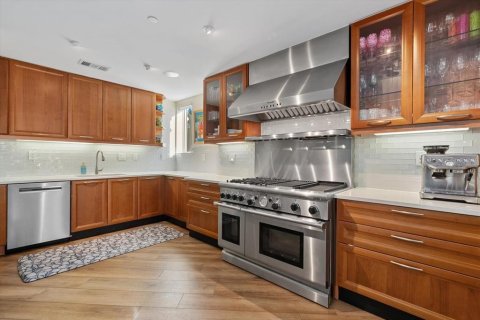 Condo in Sarasota, Florida, 4 bedrooms № 2203415 - photo 7