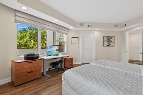 Condo in Sarasota, Florida, 4 bedrooms № 2203415 - photo 25