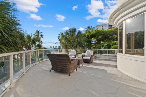 Condo in Sarasota, Florida, 4 bedrooms № 2203415 - photo 30