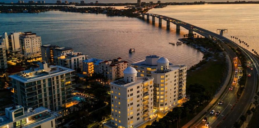 Condo in Sarasota, Florida, 4 bedrooms № 2203415