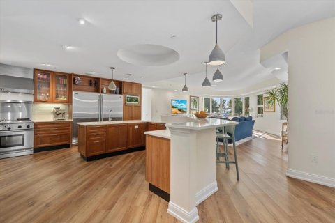 Condo in Sarasota, Florida, 4 bedrooms № 2203415 - photo 10