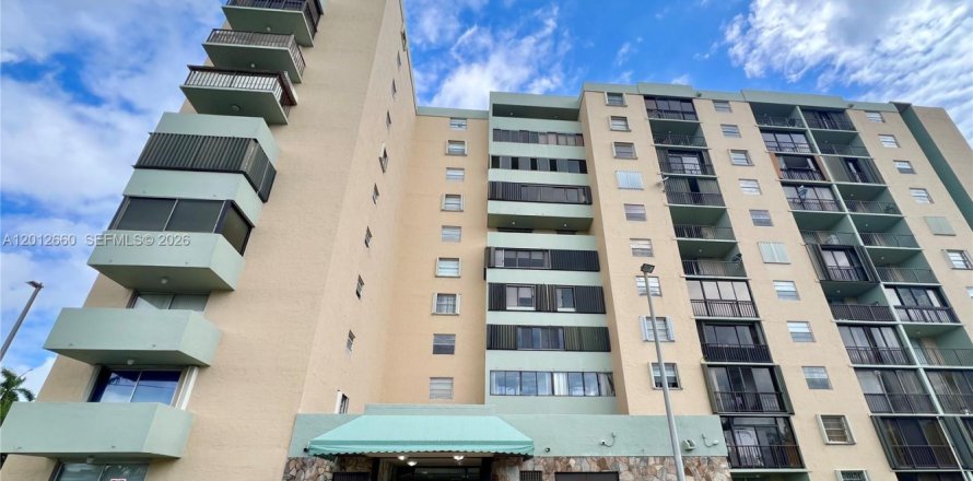 Condominio en Miami, Florida, 2 dormitorios  № 2075913