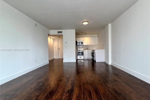 Condominio en alquiler en Miami, Florida, 2 dormitorios, 86.86 m2 № 2075913 - foto 2
