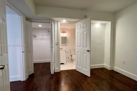 Condominio en alquiler en Miami, Florida, 2 dormitorios, 86.86 m2 № 2075913 - foto 6
