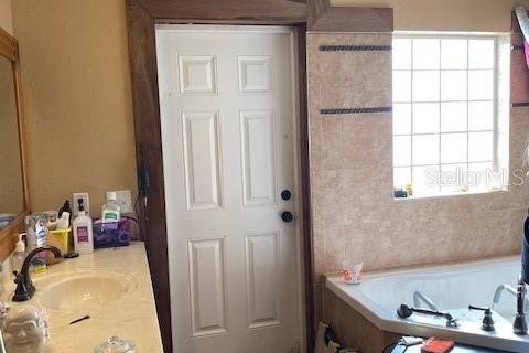 House in Tavares, Florida 4 bedrooms, 214.05 sq.m. № 1336598 - photo 30