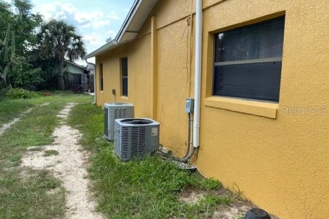 House in Tavares, Florida 4 bedrooms, 214.05 sq.m. № 1336598 - photo 4