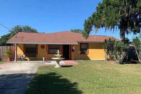 House in Tavares, Florida 4 bedrooms, 214.05 sq.m. № 1336598 - photo 1