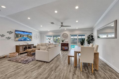 House in Delray Beach, Florida 2 bedrooms, 160.63 sq.m. № 2069651 - photo 4