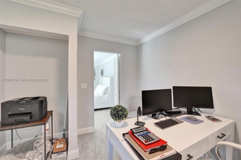 House in Delray Beach, Florida 2 bedrooms, 160.63 sq.m. № 2069651 - photo 15