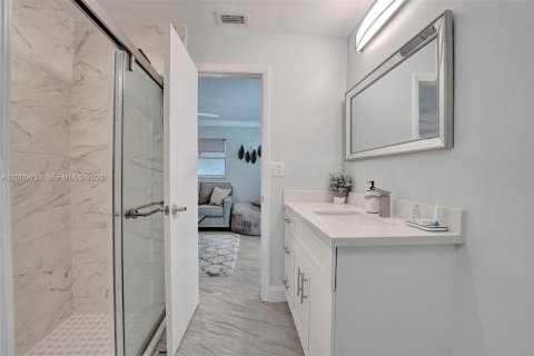 House in Delray Beach, Florida 2 bedrooms, 160.63 sq.m. № 2069651 - photo 23