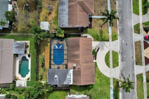 House in Delray Beach, Florida 2 bedrooms, 160.63 sq.m. № 2069651 - photo 30