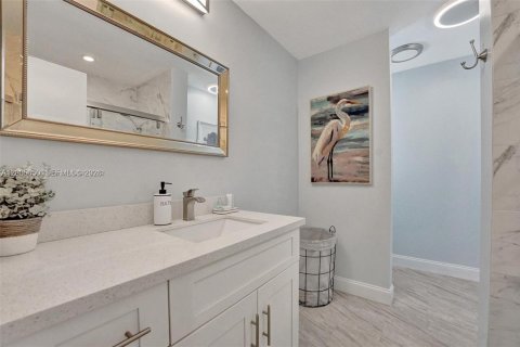 House in Delray Beach, Florida 2 bedrooms, 160.63 sq.m. № 2069651 - photo 17