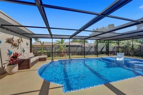 House in Delray Beach, Florida 2 bedrooms, 160.63 sq.m. № 2069651 - photo 27