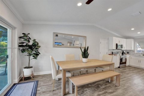 House in Delray Beach, Florida 2 bedrooms, 160.63 sq.m. № 2069651 - photo 6