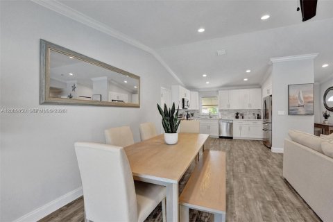 House in Delray Beach, Florida 2 bedrooms, 160.63 sq.m. № 2069651 - photo 5