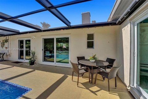 House in Delray Beach, Florida 2 bedrooms, 160.63 sq.m. № 2069651 - photo 24