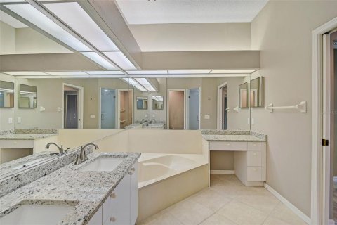 House in Sarasota, Florida 2 bedrooms, 146.51 sq.m. № 1556864 - photo 26