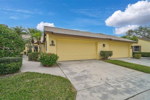 House in Sarasota, Florida 2 bedrooms, 146.51 sq.m. № 1556864 - photo 1