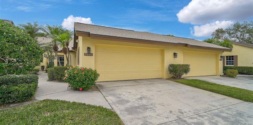 House in Sarasota, Florida 2 bedrooms, 146.51 sq.m. № 1556864