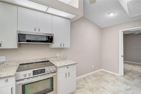 House in Sarasota, Florida 2 bedrooms, 146.51 sq.m. № 1556864 - photo 9