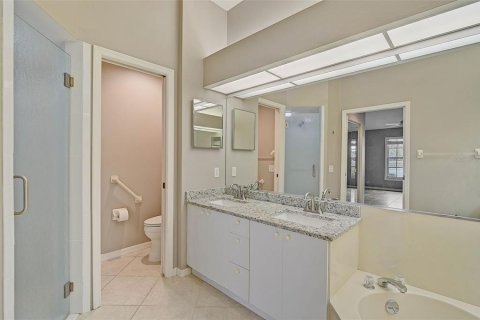 House in Sarasota, Florida 2 bedrooms, 146.51 sq.m. № 1556864 - photo 25
