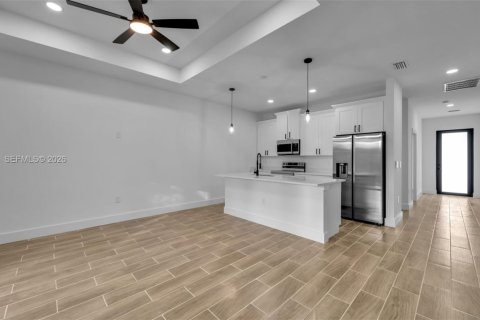 Villa ou maison à louer à Lehigh Acres, Floride: 3 chambres № 2028114 - photo 8