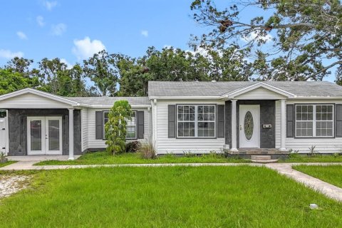 Villa ou maison à louer à Saint Petersburg, Floride: 3 chambres, 128.21 m2 № 1913989 - photo 1