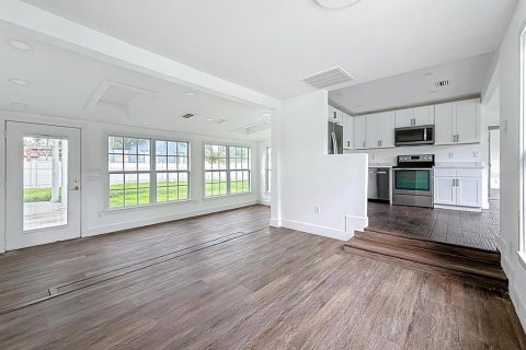Villa ou maison à louer à Saint Petersburg, Floride: 3 chambres, 128.21 m2 № 1913989 - photo 16