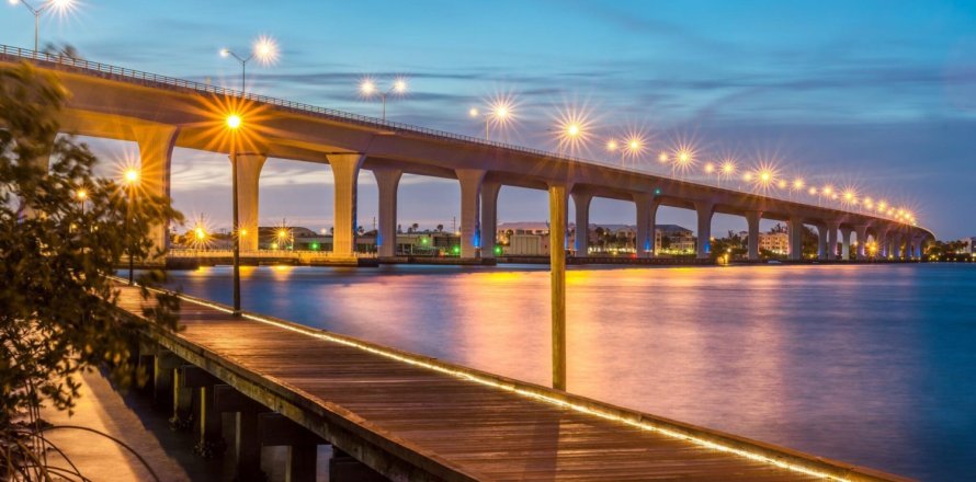 Condominio en Stuart, Florida, 2 dormitorios  № 913124