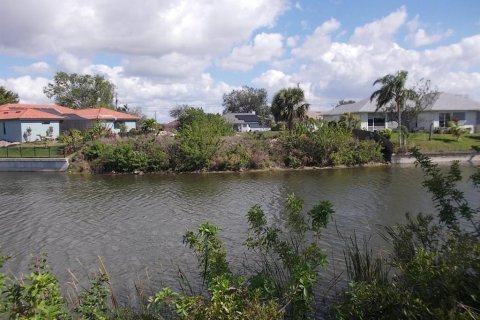 Terreno en venta en Cape Coral, Florida № 1778554 - foto 3