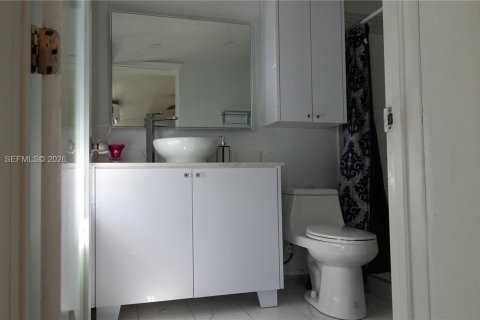 Купить виллу или дом в Майами-Гарденс, Флорида 4 спальни, 113.71м2, № 2026806 - фото 9