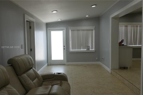 Купить виллу или дом в Майами-Гарденс, Флорида 4 спальни, 113.71м2, № 2026806 - фото 2