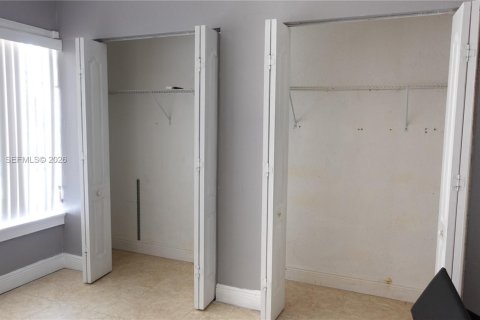 Купить виллу или дом в Майами-Гарденс, Флорида 4 спальни, 113.71м2, № 2026806 - фото 18