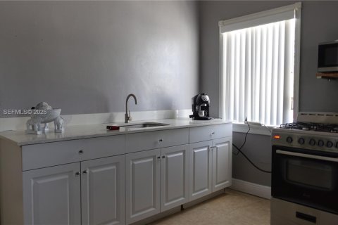 Купить виллу или дом в Майами-Гарденс, Флорида 4 спальни, 113.71м2, № 2026806 - фото 11