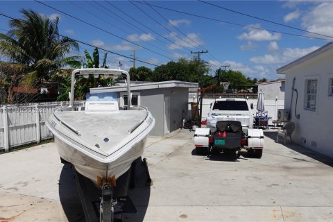 Купить виллу или дом в Майами-Гарденс, Флорида 4 спальни, 113.71м2, № 2026806 - фото 21