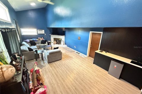 Villa ou maison à louer à Oldsmar, Floride: 4 chambres, 182.46 m2 № 2431067 - photo 4