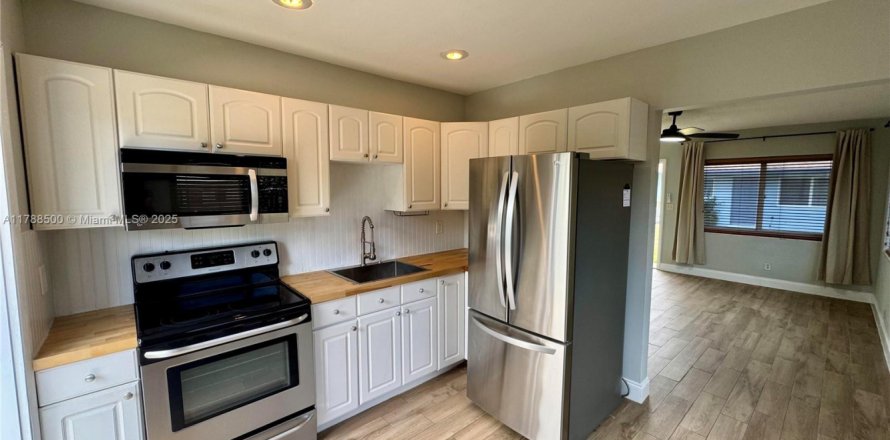 Immobilier commercial à Fort Lauderdale, Floride 160.54 m2 № 1983242