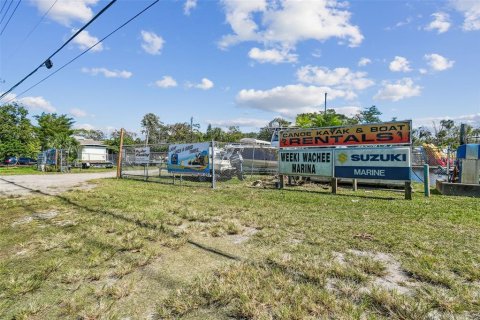 Propiedad comercial en venta en Weeki Wachee, Florida № 2123622 - foto 23