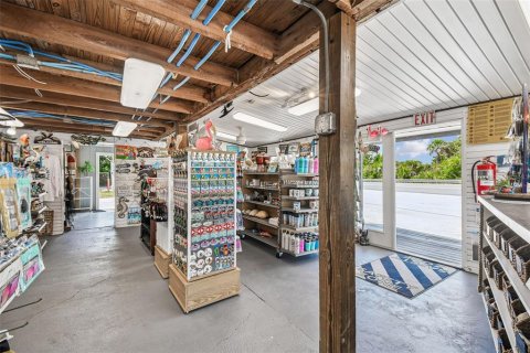 Propiedad comercial en venta en Weeki Wachee, Florida № 2123622 - foto 14
