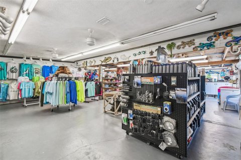 Propiedad comercial en venta en Weeki Wachee, Florida № 2123622 - foto 8
