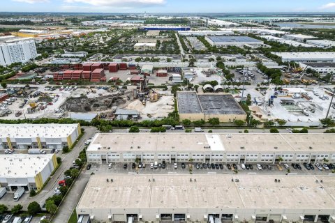 Commercial property in Sweetwater, Florida № 1935699 - photo 8