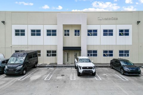 Commercial property in Sweetwater, Florida № 1935699 - photo 26