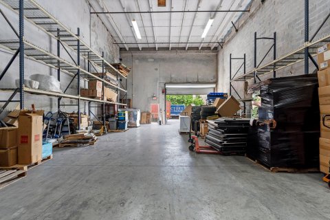 Commercial property in Sweetwater, Florida № 1935699 - photo 20