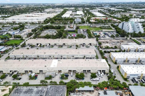 Commercial property in Sweetwater, Florida № 1935699 - photo 5