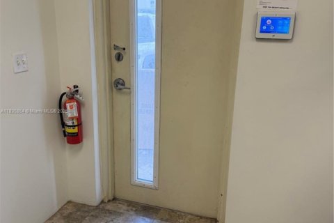 Commercial property in Sweetwater, Florida № 1935699 - photo 24