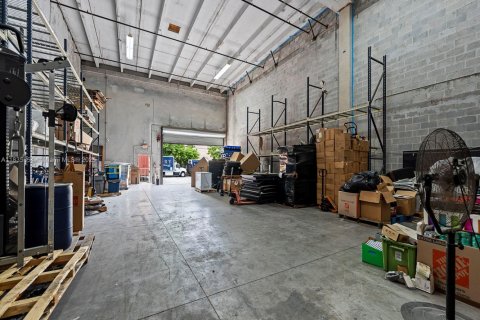 Commercial property in Sweetwater, Florida № 1935699 - photo 19