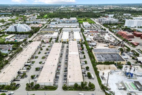 Commercial property in Sweetwater, Florida № 1935699 - photo 3